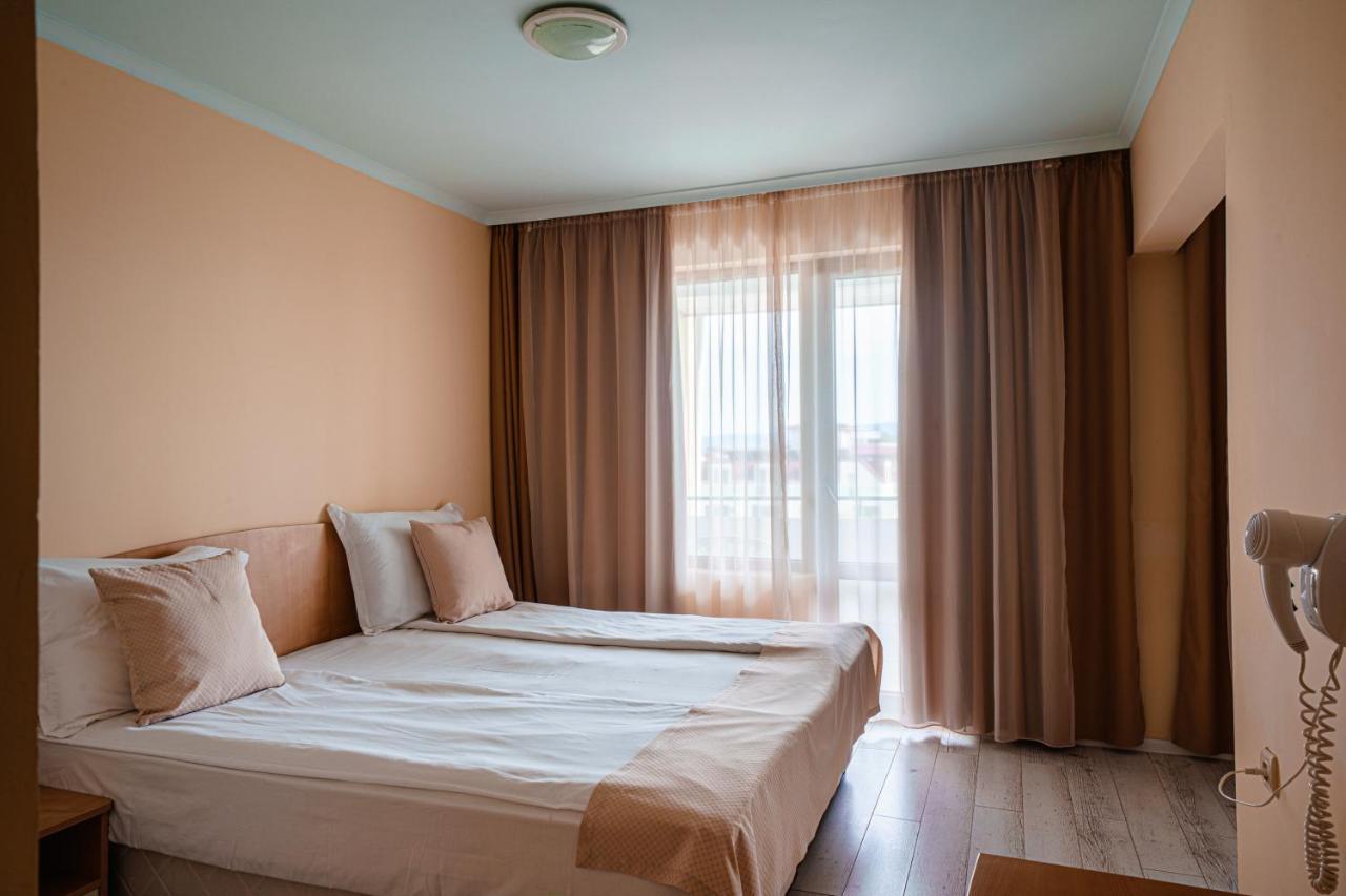 Perla Plaza Hotel Primorsko Exterior photo